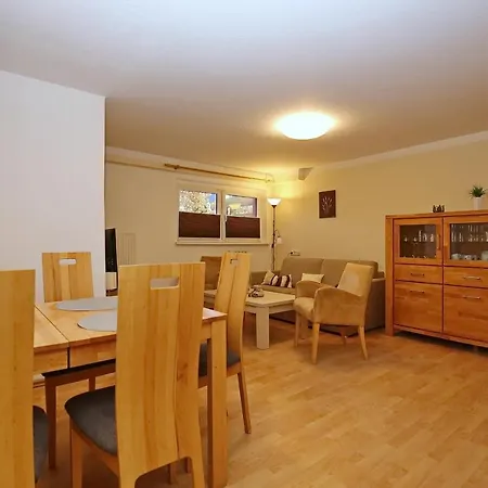 Friedrich-engels-straße Janka Apartment